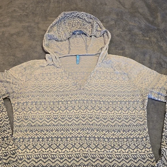Patterned Gray Hooded Women's Top - Picture 2 of 5